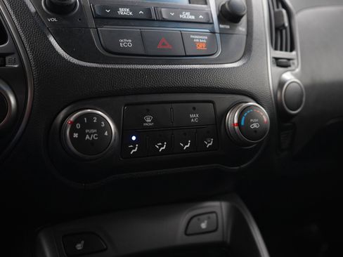 Used 2015 Hyundai Tucson SE FWD image 18