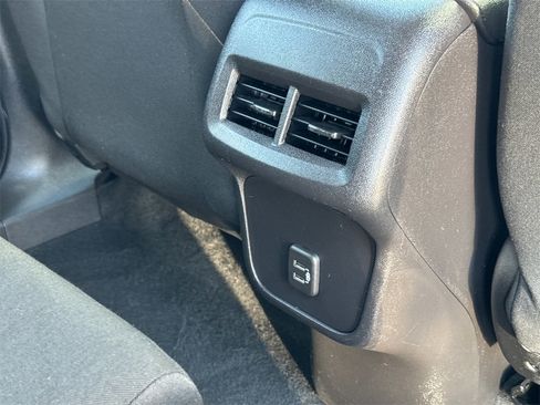 Used 2024 Chevrolet Equinox LT image 17