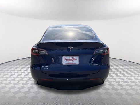 Used 2021 Tesla Model Y Long Range image 14