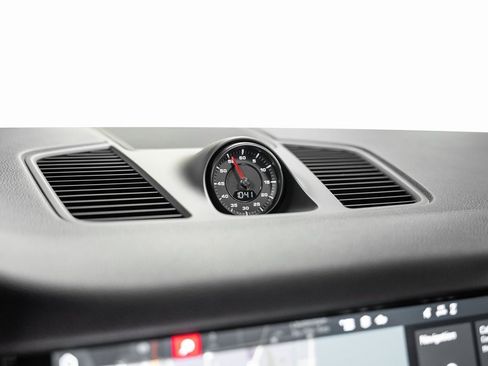 Used 2021 Porsche Cayenne Coupe image 45