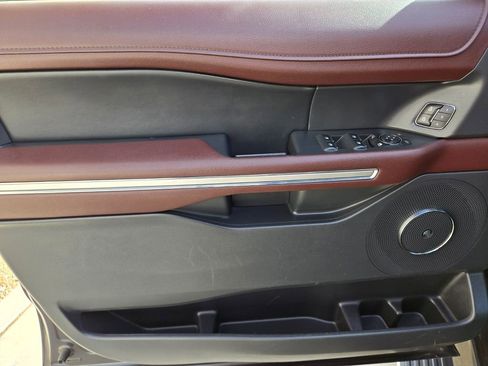 Used 2024 Ford Expedition Limited image 25