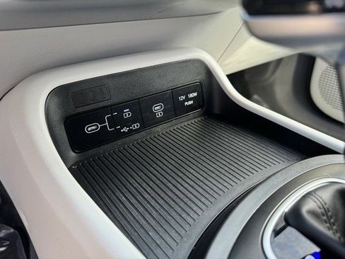 Used 2025 Hyundai Kona SEL image 20