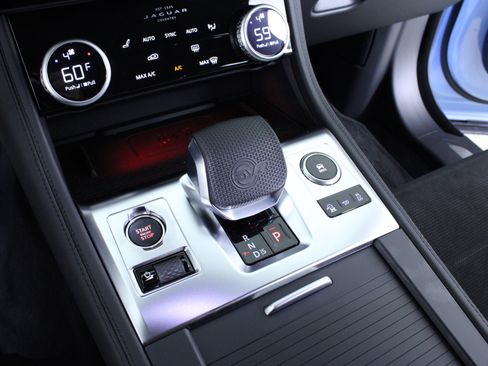 New 2026 Jaguar F-PACE SVR 575 Edition image 24