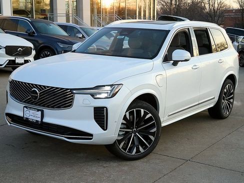 New 2026 Volvo XC90 T8 Plus w/ Protection Package Premier image 2