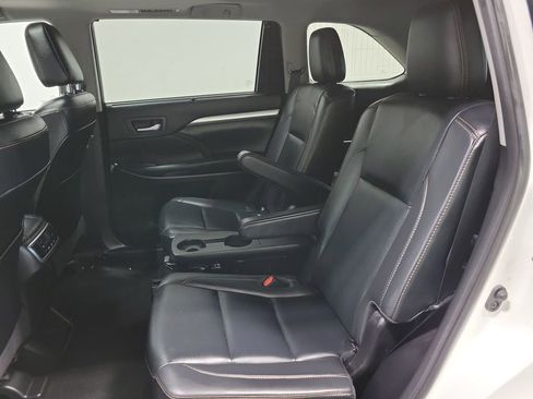 Used 2019 Toyota Highlander XLE image 24