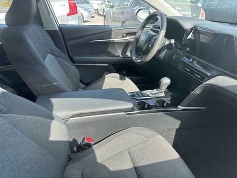 Used 2025 Toyota Camry LE image 5