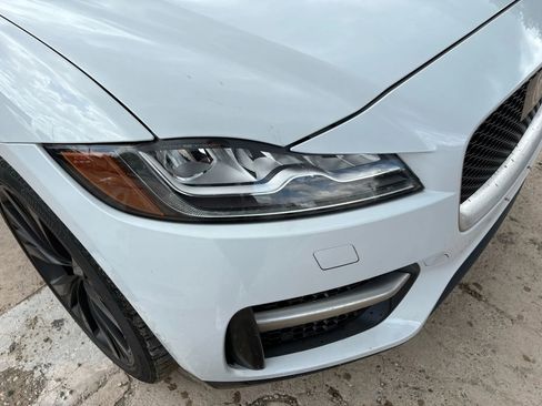 Used 2017 Jaguar F-PACE R-Sport image 27