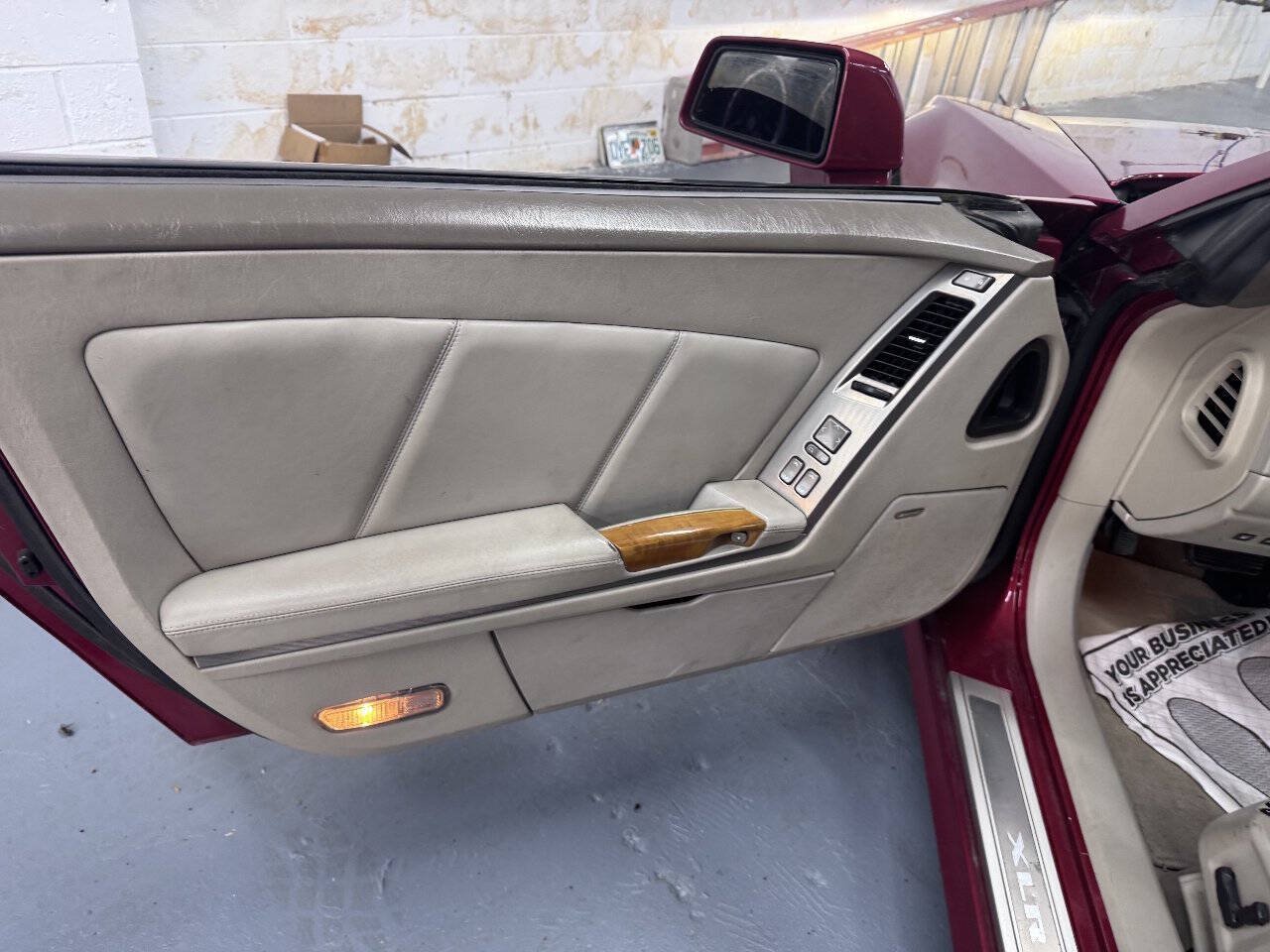 Used 2004 Cadillac XLR RWD image 10