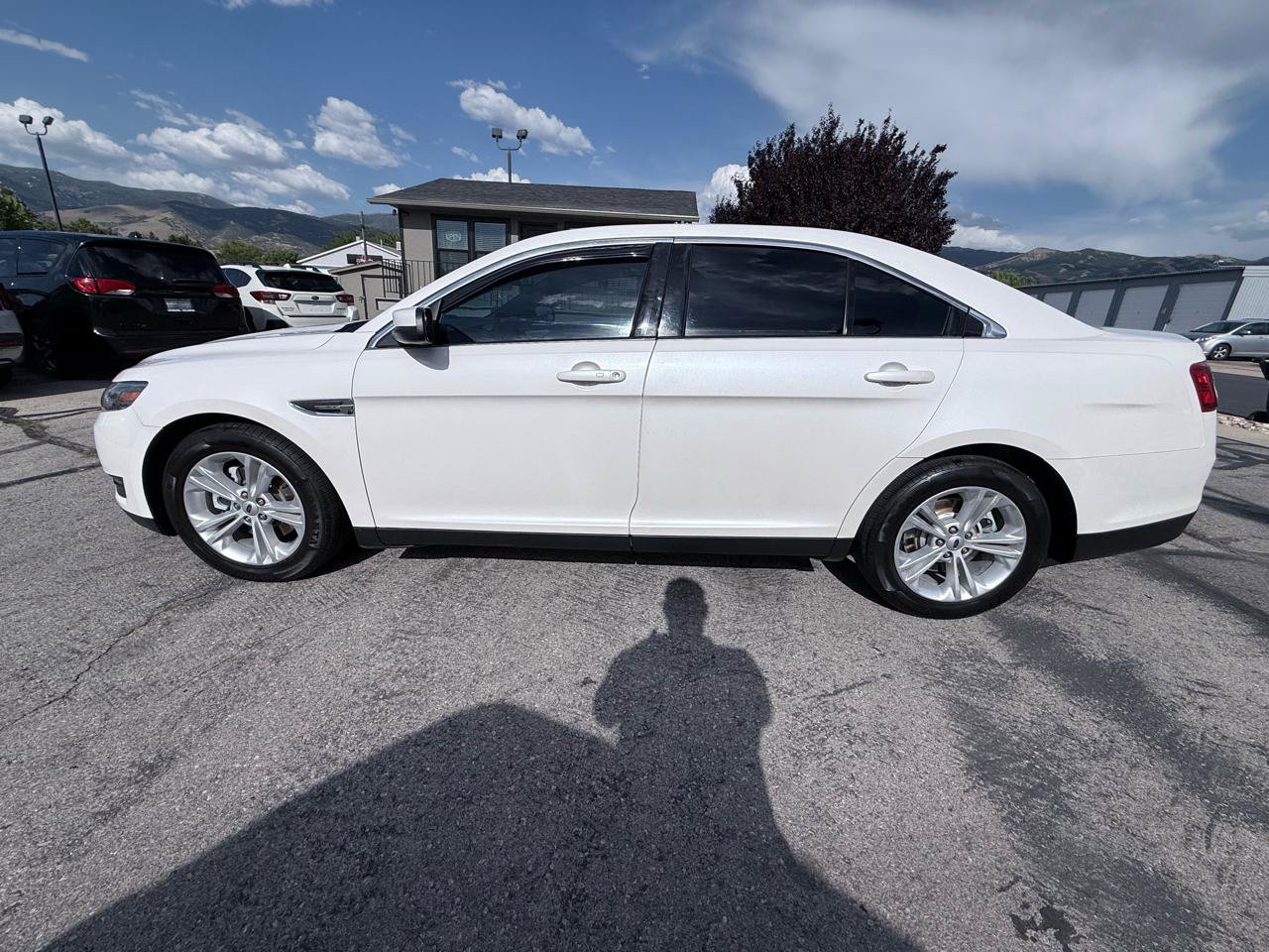Used 2018 Ford Taurus SEL w/ Equipment Group 201A FWD image 2