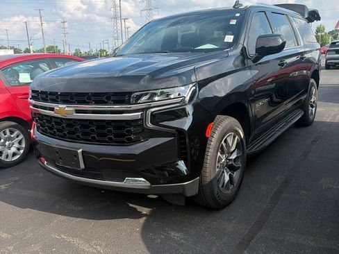 Used 2024 Chevrolet Suburban LS AWD/4WD image 3