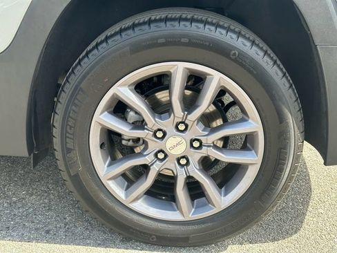 Used 2024 GMC Terrain SLT AWD/4WD image 34