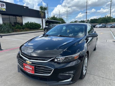 Used 2017 Chevrolet Malibu LT FWD image 1