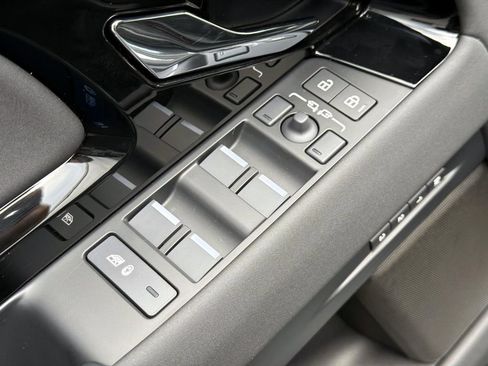 New 2026 Land Rover Range Rover Evoque S AWD/4WD image 16