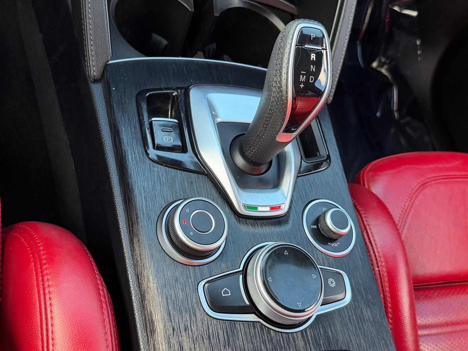 Used 2024 Alfa Romeo Stelvio Sprint RWD image 29