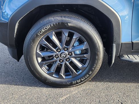 Used 2025 Toyota Land Cruiser w/ Premium Package image 24