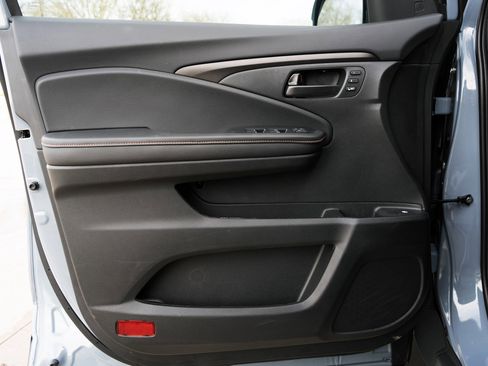 Certified 2025 Honda Ridgeline TrailSport+ image 37