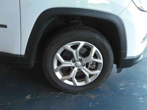 Used 2024 Jeep Compass Latitude AWD/4WD image 8