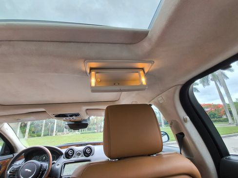 Used 2019 Jaguar XJ L Portfolio RWD image 31