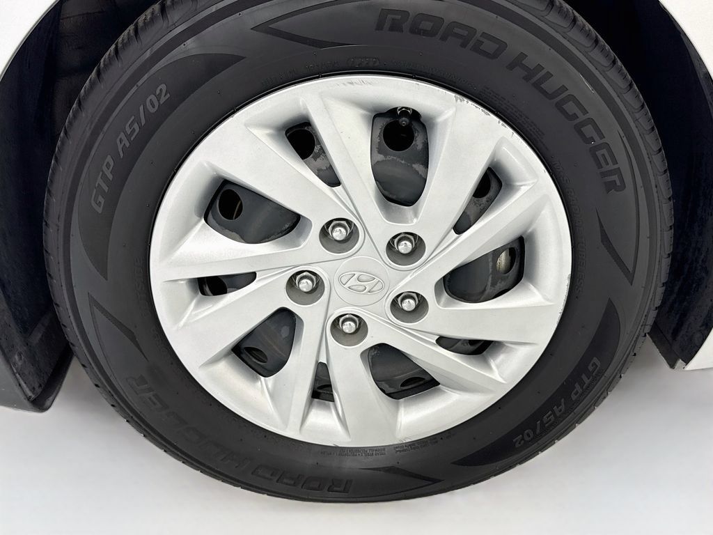 Used 2019 Hyundai Elantra SE FWD image 32