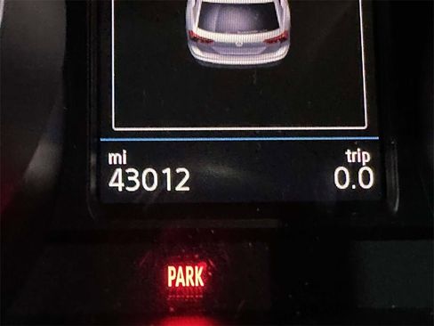 Used 2019 Volkswagen Tiguan SE w/ Panoramic Sunroof Package image 37