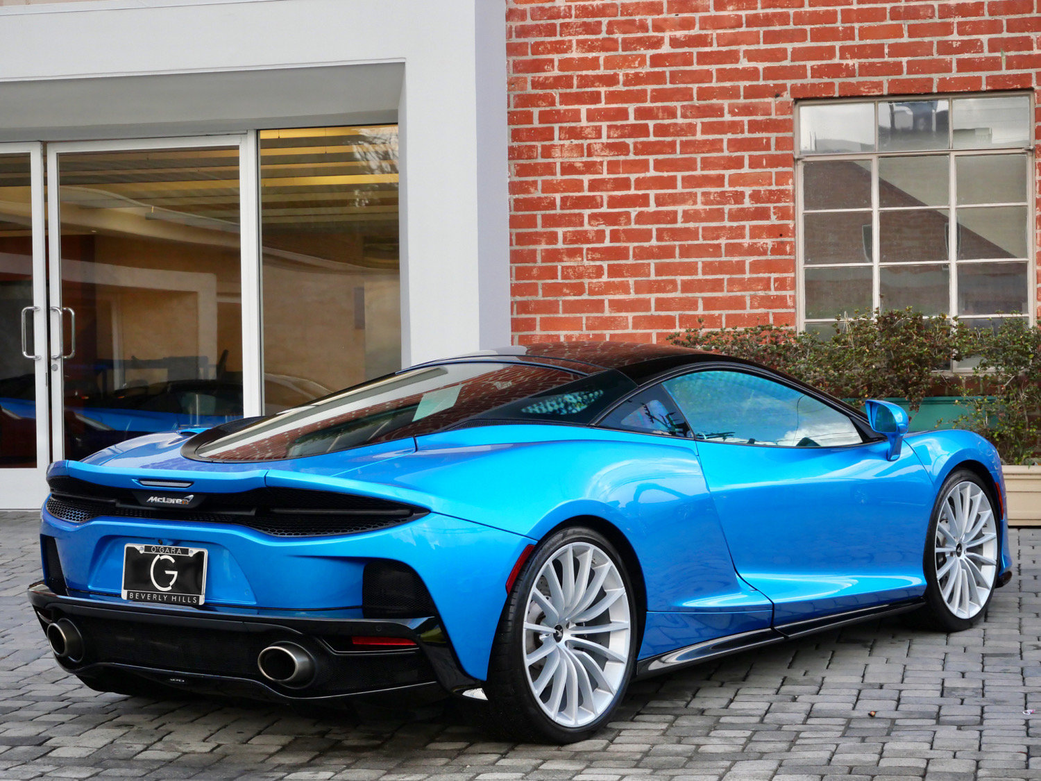 Used 2020 McLaren GT RWD image 4