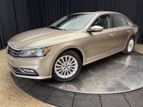 Used 2016 Volkswagen Passat 1.8T SE w/ Lighting Package (P06) FWD image 2
