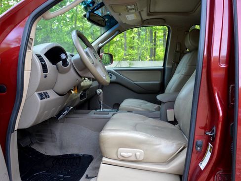 Used 2008 Nissan Frontier LE w/ Leather Pkg image 12