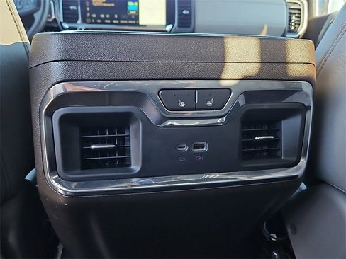 Used 2024 GMC Sierra 1500 SLT image 21