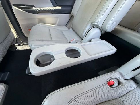Used 2014 Toyota Highlander Limited FWD image 29