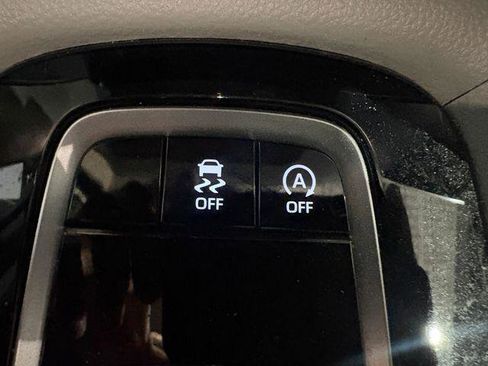 Certified 2023 Toyota Corolla Cross L image 15