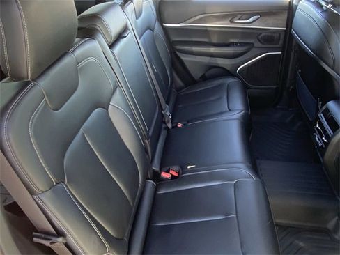 Used 2023 Jeep Grand Cherokee 4WD 4xe image 15