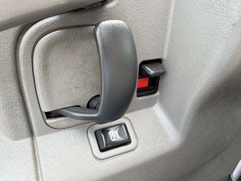 Used 2017 GMC Savana 2500 RWD image 15