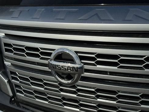 Certified 2022 Nissan Titan Platinum Reserve w/ Moonroof Package image 8