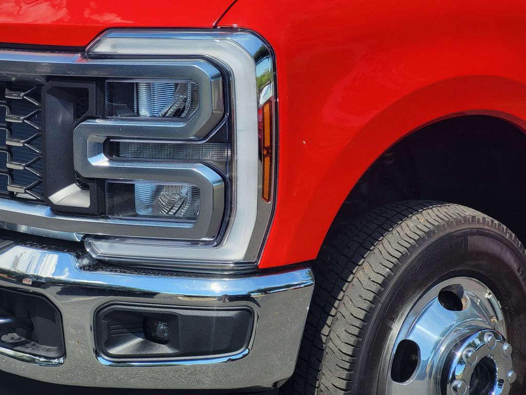 Used 2025 Ford F350 Lariat w/ Chrome Package AWD/4WD image 9