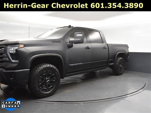 Used 2024 Chevrolet Silverado 2500 High Country w/ High Country Premium Package image 3