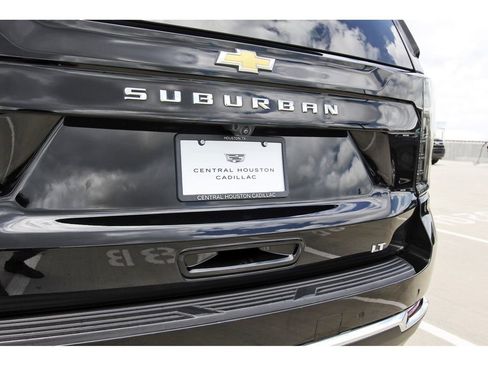 Used 2025 Chevrolet Suburban LT w/ Comfort Package RWD image 30