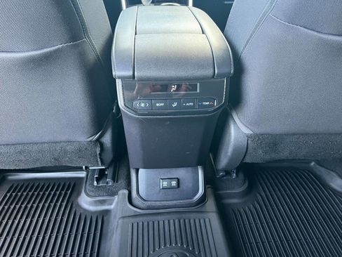 Used 2021 Toyota Highlander LE image 19