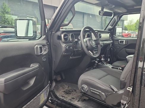 Used 2023 Jeep Wrangler Unlimited w/ Sun & Screen Package AWD/4WD image 9