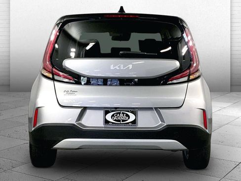 Certified 2025 Kia Soul LX w/ LX Technology Package FWD image 3