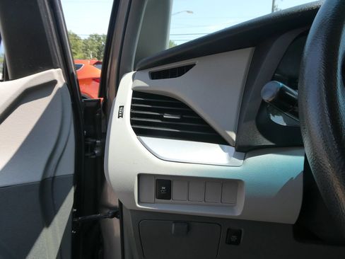 Used 2017 Toyota Sienna LE AWD/4WD image 16