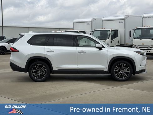 Used 2024 Toyota Grand Highlander AWD Hybrid image 3
