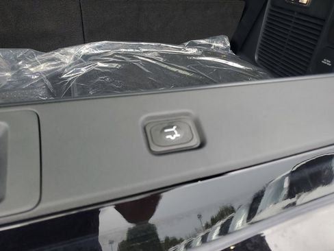 New 2025 Lincoln Navigator Reserve w/ Jet Appearance Package AWD/4WD image 8