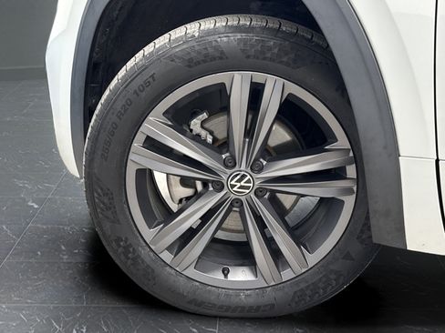 Used 2021 Volkswagen Atlas Cross Sport SE w/ Panoramic Sunroof Package FWD image 34