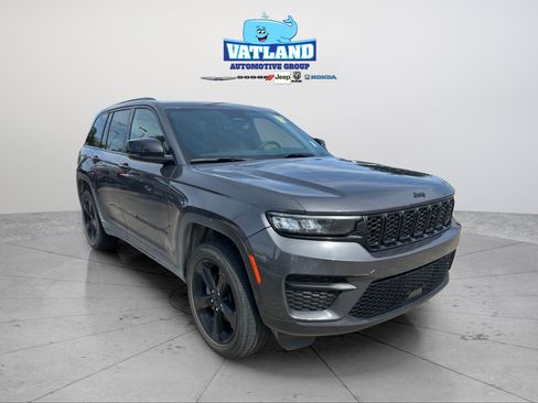 Certified 2025 Jeep Grand Cherokee Altitude AWD/4WD image 21