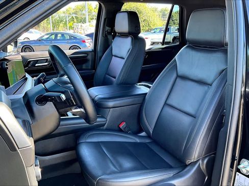 Used 2025 Chevrolet Tahoe LT AWD/4WD image 7