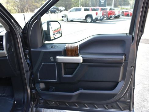Used 2019 Ford F150 Lariat w/ Equipment Group 502A Luxury AWD/4WD image 30