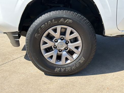 Used 2020 Toyota Tacoma SR image 12