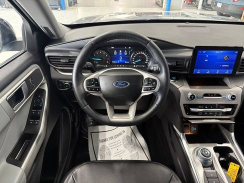 Used 2023 Ford Explorer XLT w/ XLT Sport Appearance Package AWD/4WD image 32