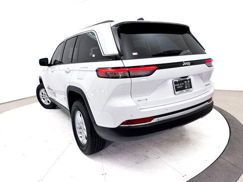 Used 2023 Jeep Grand Cherokee Laredo w/ Luxury Tech Group I AWD/4WD image 7