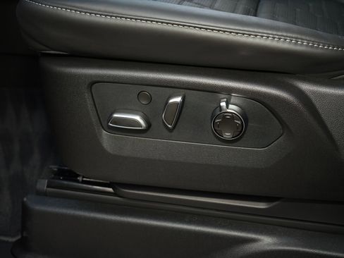 Used 2026 Cadillac Escalade ESV V image 33